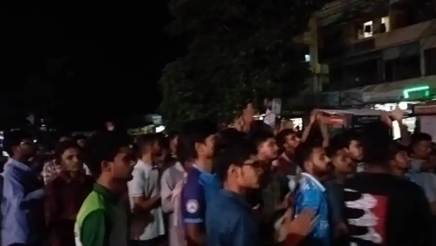 বরিশাল-কুয়াকাটা মহাসড়কে ববি শিক্ষার্থী আহত, নিরাপদ সড়কের দাবিতে অবরোধ