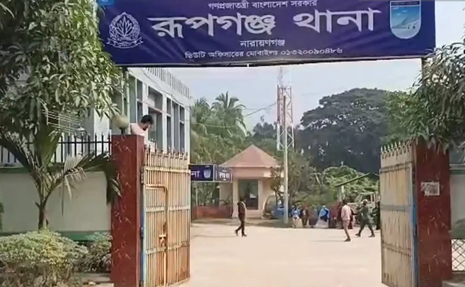 নারায়ণগঞ্জে শিশুকে বাথরুমে নিয়ে ধর্ষণচেষ্টার অভিযোগে শিক্ষক গ্রেপ্তার
