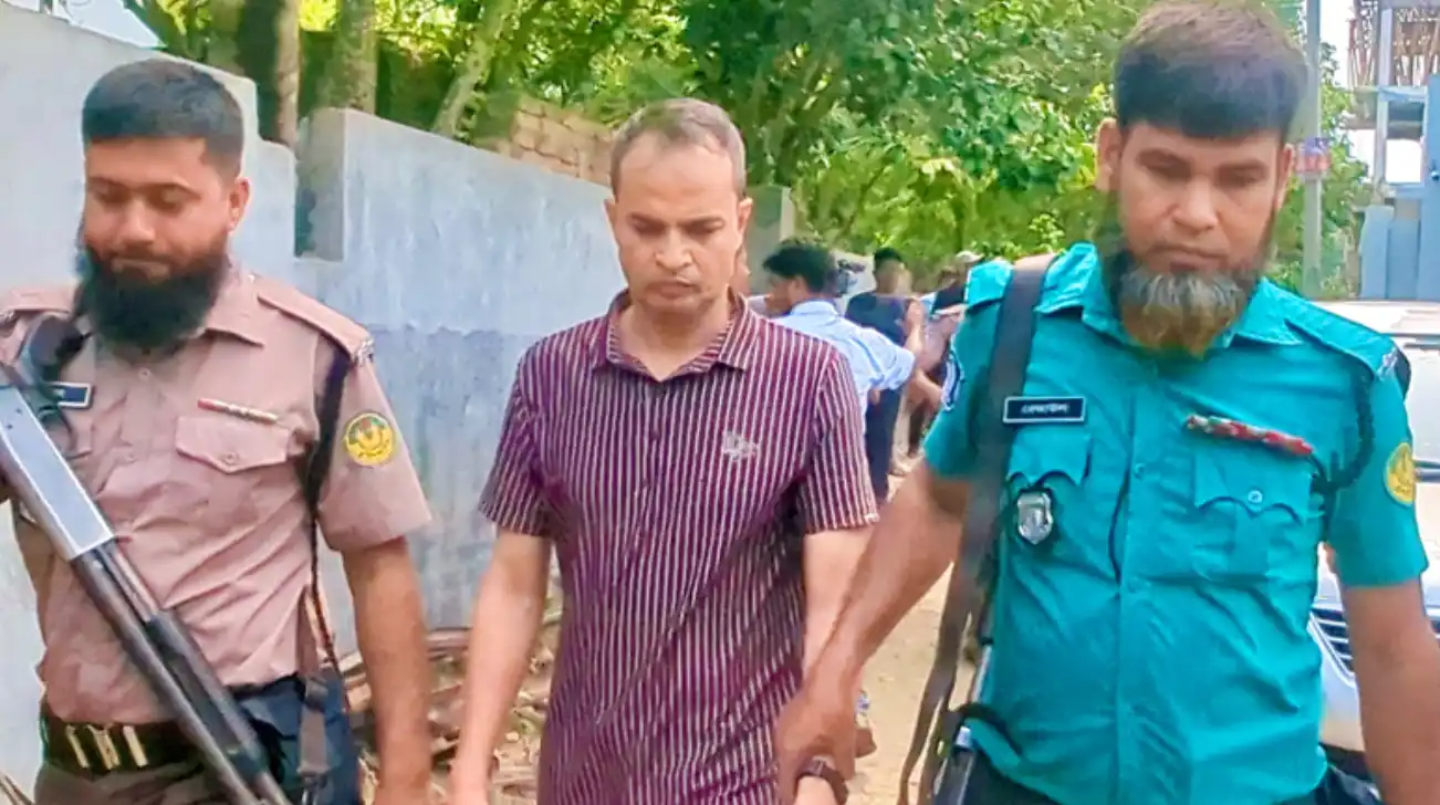 রাজশাহীতে নারীসহ সাবেক ওসি আটক