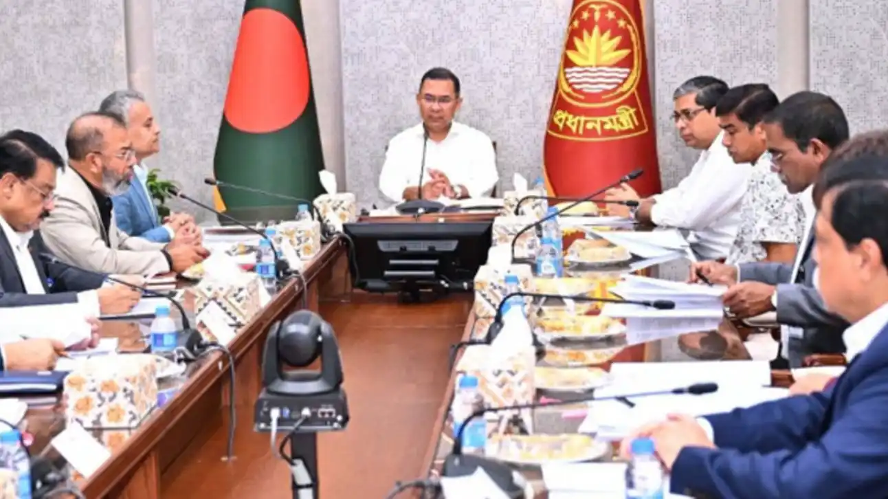 পলিথিন-প্লাস্টিকের অনিয়ন্ত্রিত ব্যবহার বন্ধে কঠোর হওয়ার নির্দেশ প্রধানমন্ত্রীর