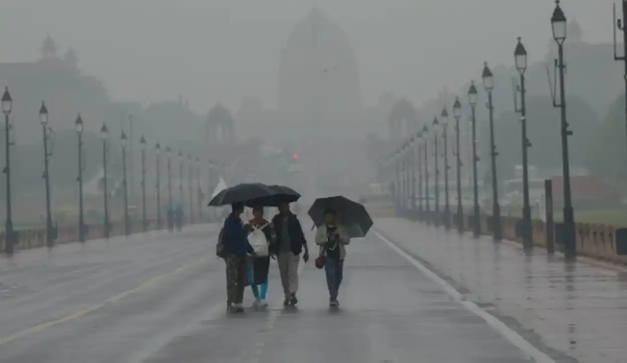 অতি ভারী বৃষ্টির আশঙ্কায় দিল্লিতে রেড অ্যালার্ট জারি