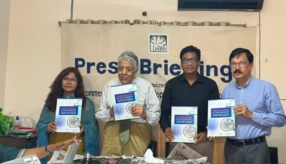 বাজারে পাওয়া ৩৪টি টুথপেস্টের ২৬টিতেই মাইক্রোপ্লাস্টিক