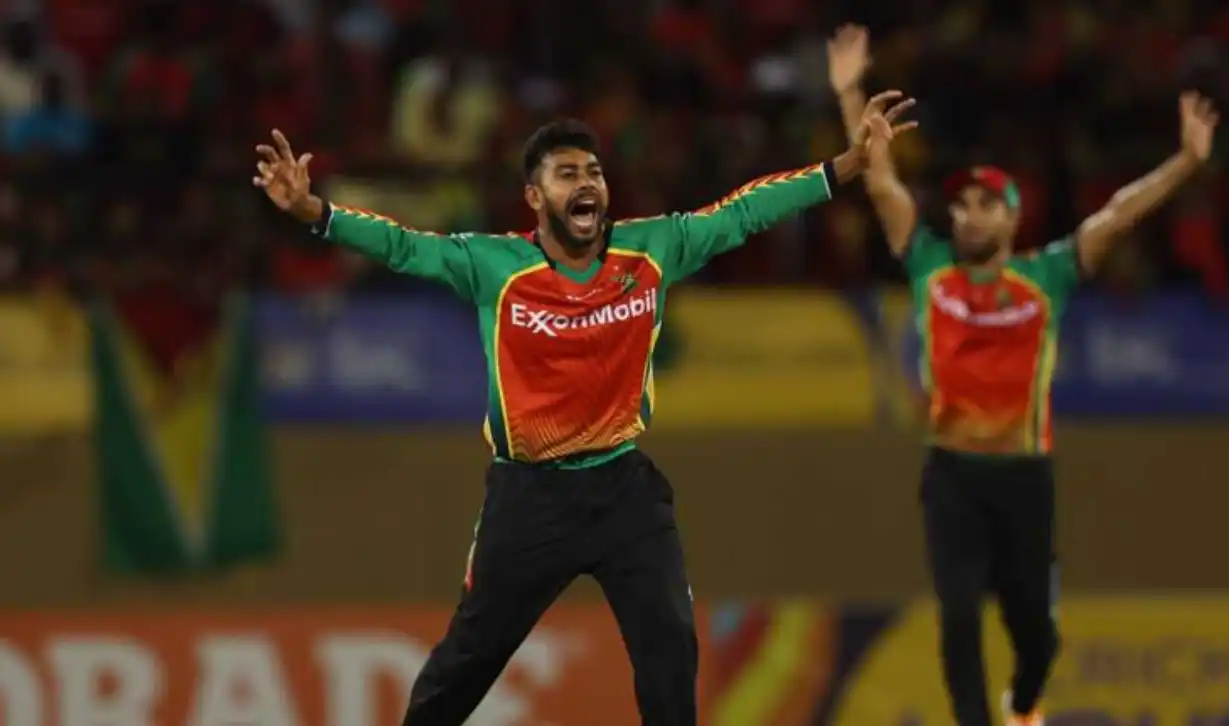 সিপিএলে অভিষেকেই মিরাজের ঝলক, বিশ্বমানের স্পিনার বলে প্রশংসা তাহিরের