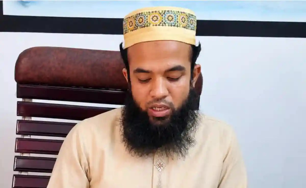 সাভারে মাদ্রাসা অধ্যক্ষের বিরুদ্ধে ১২ বছর বয়সী ছাত্রীকে যৌন নিপীড়নের অভিযোগ, আটক