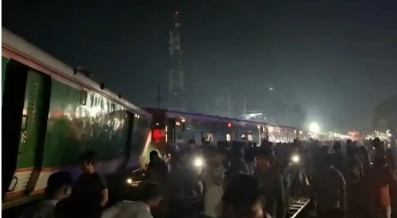 সান্তাহারে কুড়িগ্রাম এক্সপ্রেস লাইনচ্যুত, ট্রেন চলাচল বন্ধ