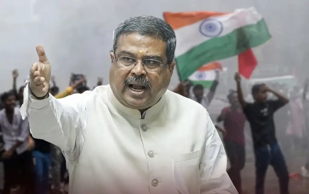 আন্দোলনের মুখে ভারতের শিক্ষামন্ত্রীর পদত্যাগ