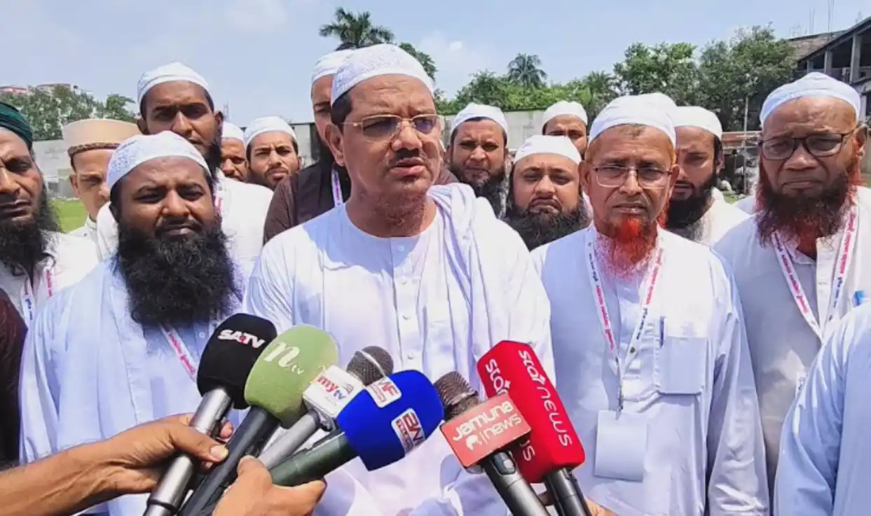 লংমার্চের দাবির সঙ্গে জামায়াত আমিরের বক্তব্যে দ্বিমুখিতা দেখছি: চরমোনাই পীর