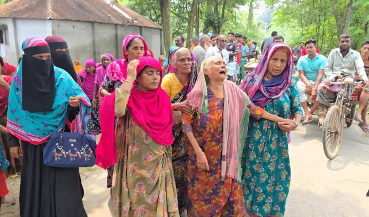 রাতে বাড়ি থেকে বের হন ব্যবসায়ী আজিজ, সকালে মিলল গলা কাটা মরদেহ