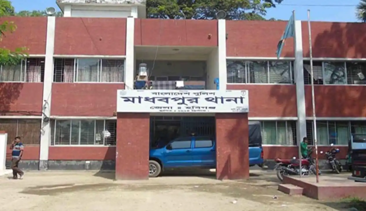 স্ত্রীর আবদার মিটিয়ে নিজেকে শেষ করে দিলেন যুবক
