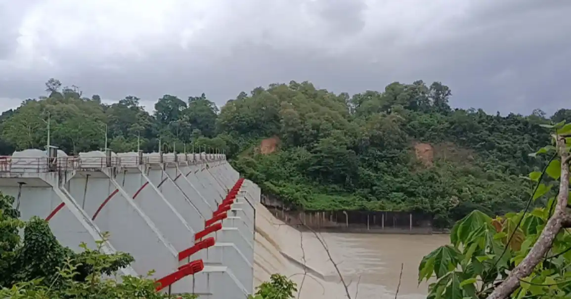 কাপ্তাই বাঁধের ১৬ জলকপাট তৃতীয়বারের মতো খুলে দেওয়া হয়েছে