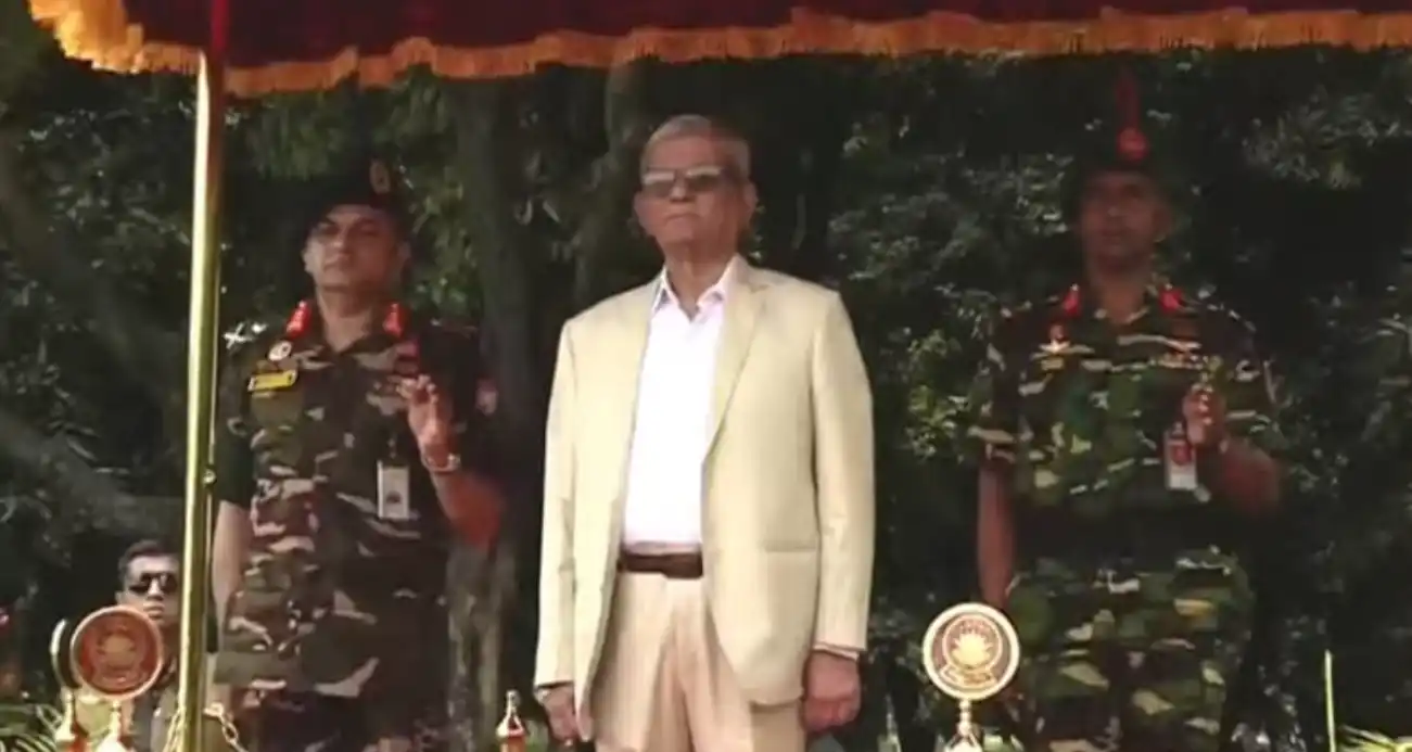 বঙ্গভবনে প্রবেশ করলেন রাষ্ট্রপতি, দেয়া হলো গার্ড অব অনার