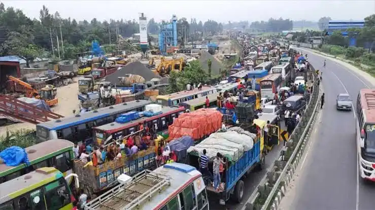 ঢাকা-টাঙ্গাইল মহাসড়কে ২০ কিলোমিটার এলাকাজুড়ে যানবাহনের ধীরগতি