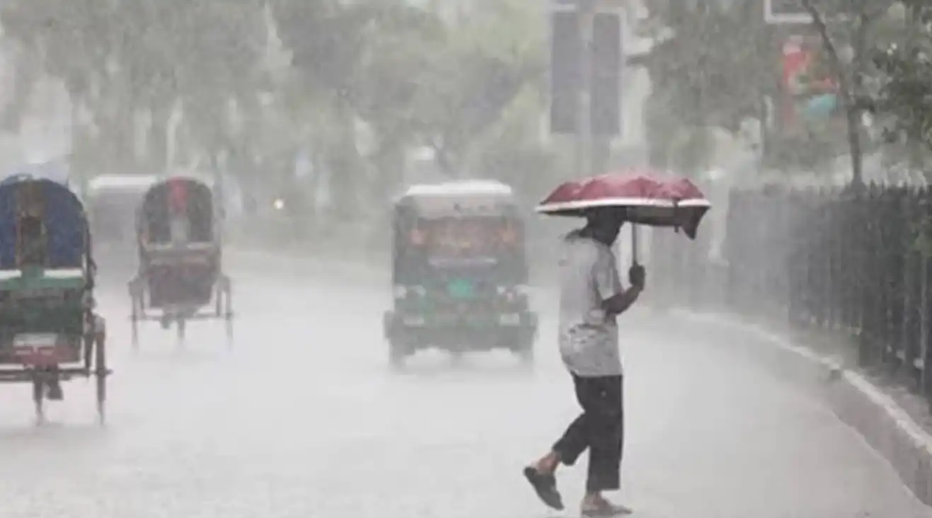 ১২ জেলায় ঝড়ের আশঙ্কা, বাড়ছে বজ্রবৃষ্টি ও ভারী বর্ষণ