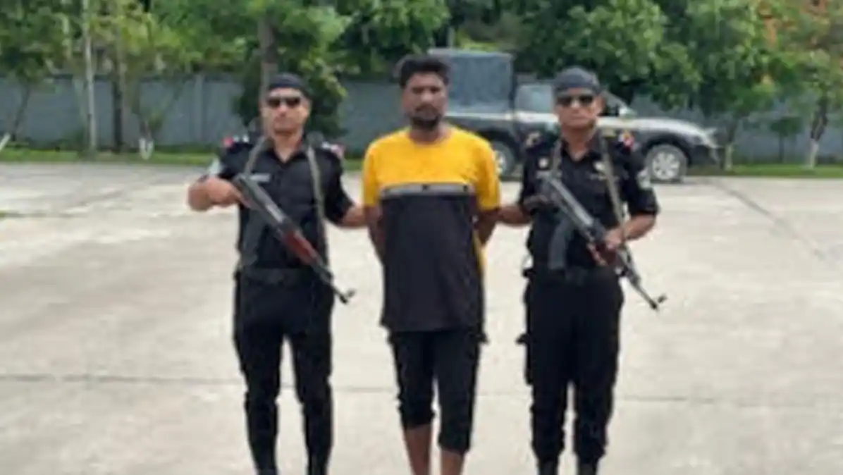 কুখ্যাত সন্ত্রাসী ‘শুটার আরমান’ গ্রেপ্তার, অস্ত্র-গুলি উদ্ধার