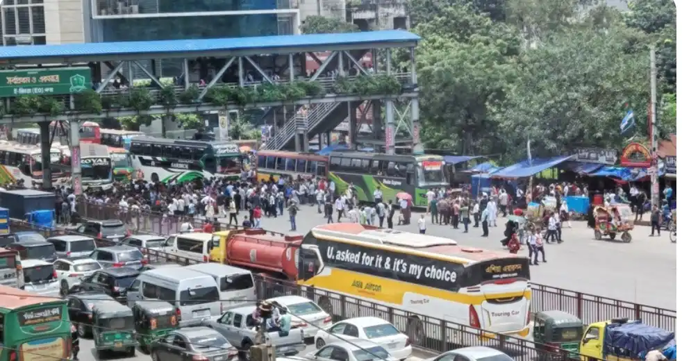 শিক্ষামন্ত্রীর পদত্যাগ দাবিতে শিক্ষার্থীদের সড়ক অবরোধ, অচল ঢাকার একাংশ
