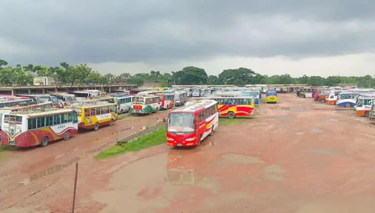 মালিক-শ্রমিক বিরোধে রাজশাহী থেকে আন্তঃজেলা বাস চলাচল বন্ধ, চরম দুর্ভোগে যাত্রীরা